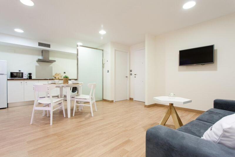 Apartments Ole - Albareda 24 Севилья Экстерьер фото